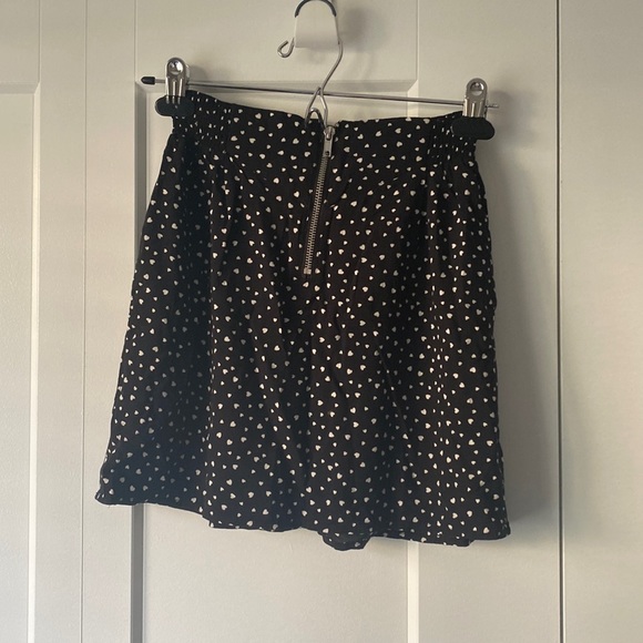✨ANY 2 FOR 15 ANY 3 FOR 20✨- Heart Print H&M A-Line Mini Skirt - Picture 1 of 8